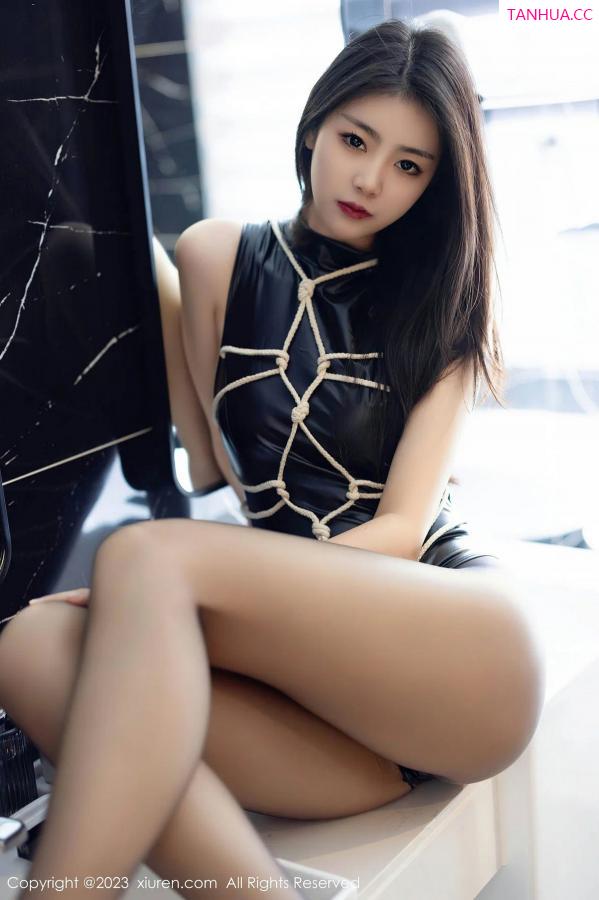 可乐Vicky  [XiuRen]高清写真图 2023.06.28 No.6990 可乐Vicky 丝袜美腿第27张图片
